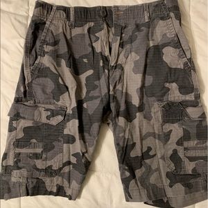 NWOT - Urban Pipeline cargo shorts size 32